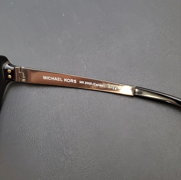 MICHAEL KORS CAT-EYE SUNGLASSES - Picture 6 of 7